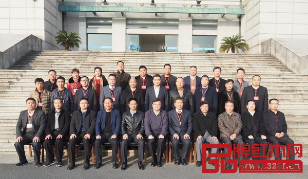 萬(wàn)家宜紅木董事長(zhǎng)吳明月當(dāng)選為東陽(yáng)市工商聯(lián)副主席