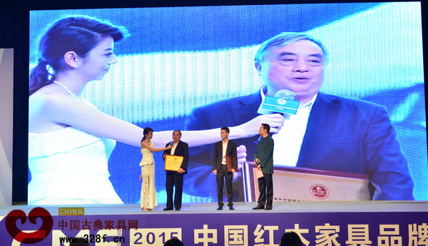 顧永琦在接受廣東電視臺知名主持人央金采訪時(shí)，講述自己運(yùn)用祖?zhèn)骷妓嚻平庾咸锤稍锾幚須v史性難題經(jīng)歷