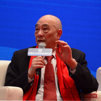 全聯(lián)藝術(shù)紅木家具專業(yè)委員會(huì)專家顧問、上海市家具研究所副所長許美琪 全聯(lián)民間文物藝術(shù)品商會(huì)藝術(shù)紅木家具專業(yè)委員會(huì)專家顧問、上海市家具研究所副所長許美琪