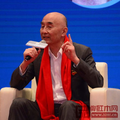中國傳統(tǒng)工藝大師、全聯(lián)藝術(shù)紅木家具專業(yè)委員會(huì)主席團(tuán)主席、深圳泰和園董事長邵湘文 中國傳統(tǒng)工藝大師、全聯(lián)民間文物藝術(shù)品商會(huì)藝術(shù)紅木家具專業(yè)委員會(huì)主席團(tuán)主席、深圳泰和園董事長邵湘