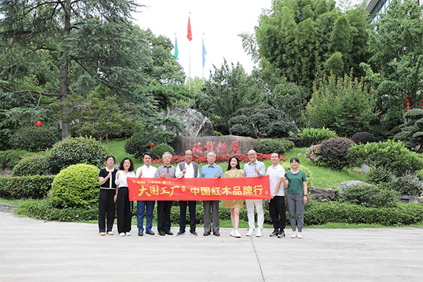 《大國工廠》走進卓木王，以中式高定詮釋東方美