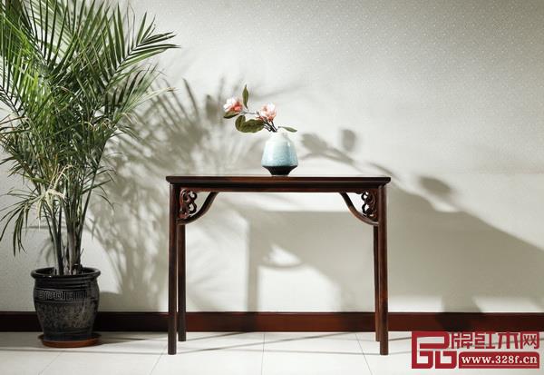 香案造型敦敏，形式多樣（御乾堂供圖）