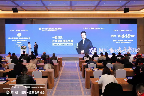 故宮學(xué)院院長、故宮博物院原院長、中國文物學(xué)會會長單霽翔主講《讓傳統(tǒng)文化活在當(dāng)下》