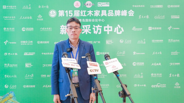 巴吉五軸總經(jīng)理何戰(zhàn)在峰會(huì)現(xiàn)場接受媒體采訪