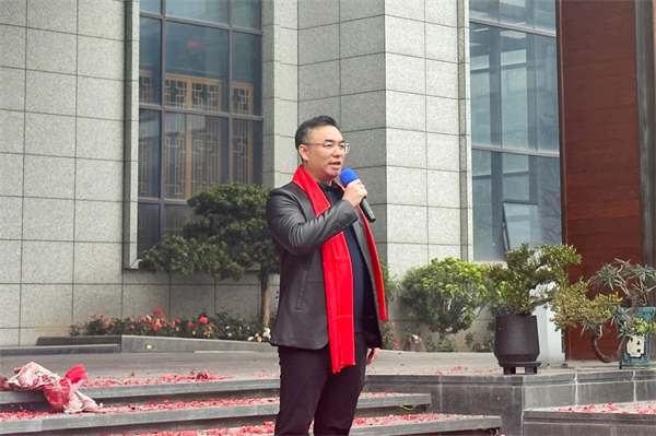 國壽紅木董事長陳淦凡先生向全體員工致以新年的勉勵和祝福