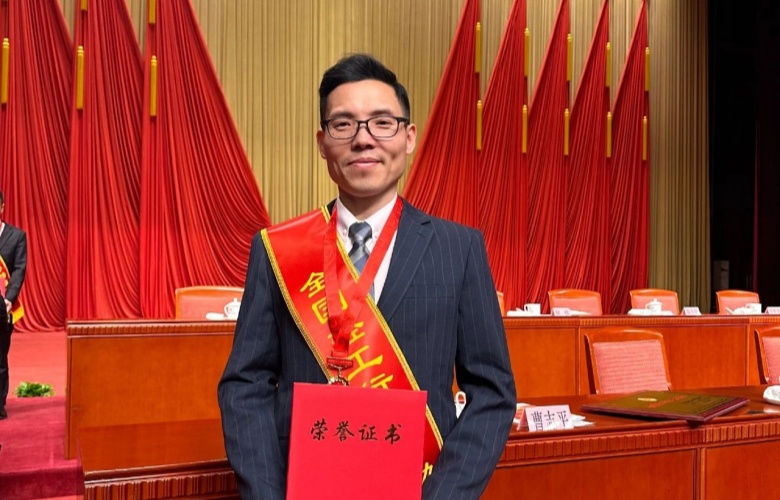 從明堂車間到北京會議中心！首席設(shè)計師張宏軍赴京接受“全國勞?！北碚?></a>
                                    <div   id=