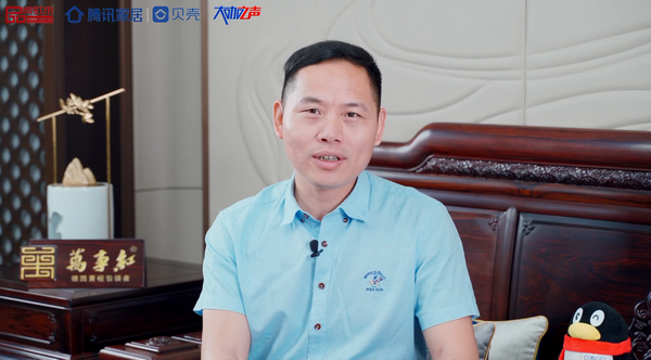 國家一級木雕師、中國傳統(tǒng)家具十大工匠人物、品牌創(chuàng)始人蔣國洪
